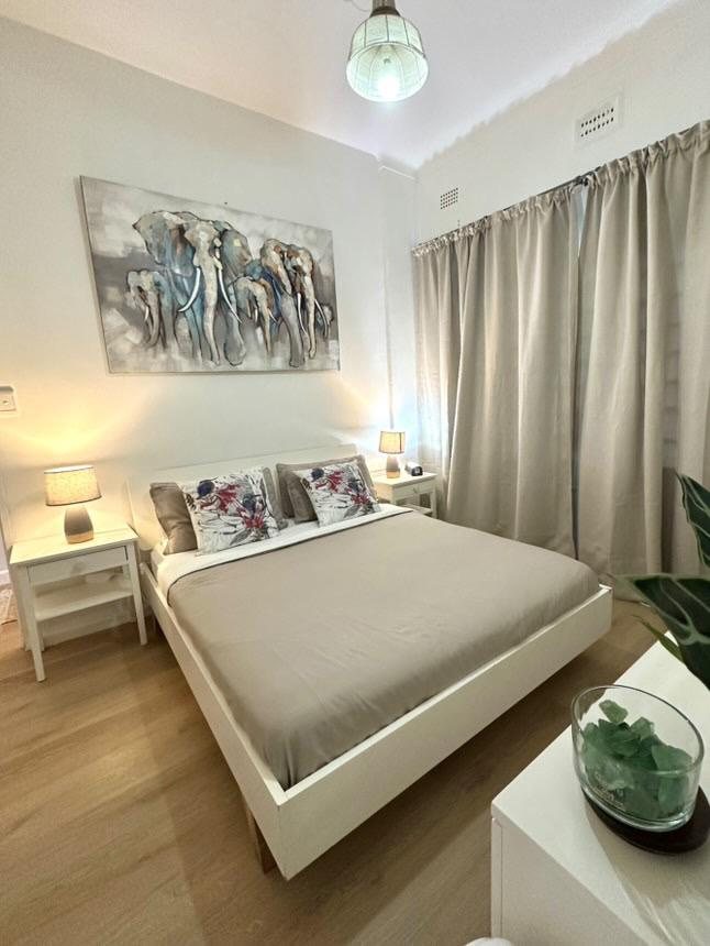 Bedroom with Classic Oak vinyl flooring